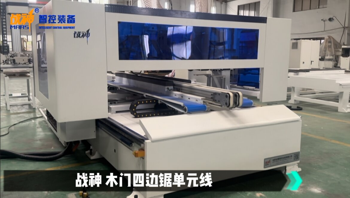 Four-sided sawing unit for wooden doors